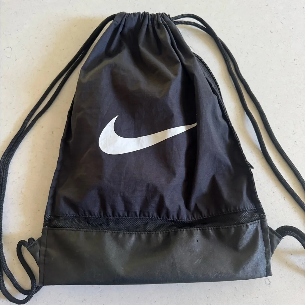 Nike Brasilia black & white training gym sports zipper pocket bag backpack
